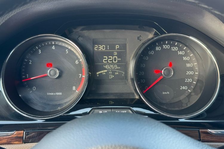 Used Volkswagen Bora 2014 1.6L Automatic Luxury Model Odometer Close Up