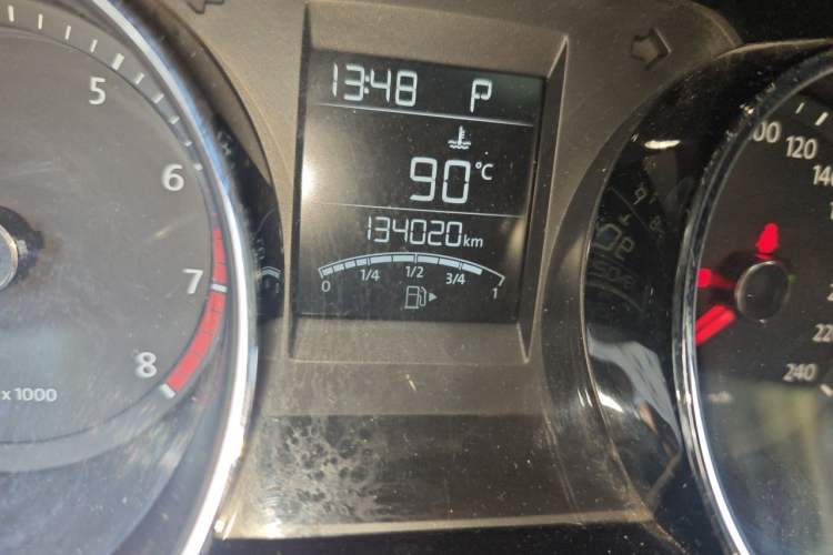 Used Volkswagen Bora 2014 1.4TSI Automatic Comfort Model Odometer Close Up
