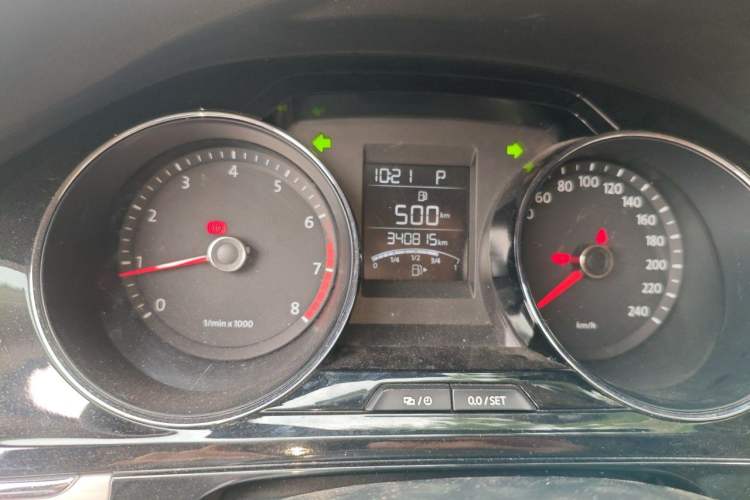 Used Volkswagen Bora 2014 1.6L Automatic Comfort Model Odometer Close Up