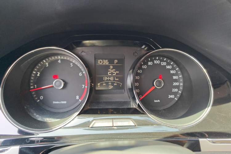 Used Volkswagen Bora 2014 1.6L Automatic Comfort Model Odometer Close Up