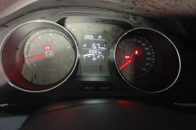 Used Volkswagen Bora 2014 1.6L Automatic Fashion Model Odometer Close Up
