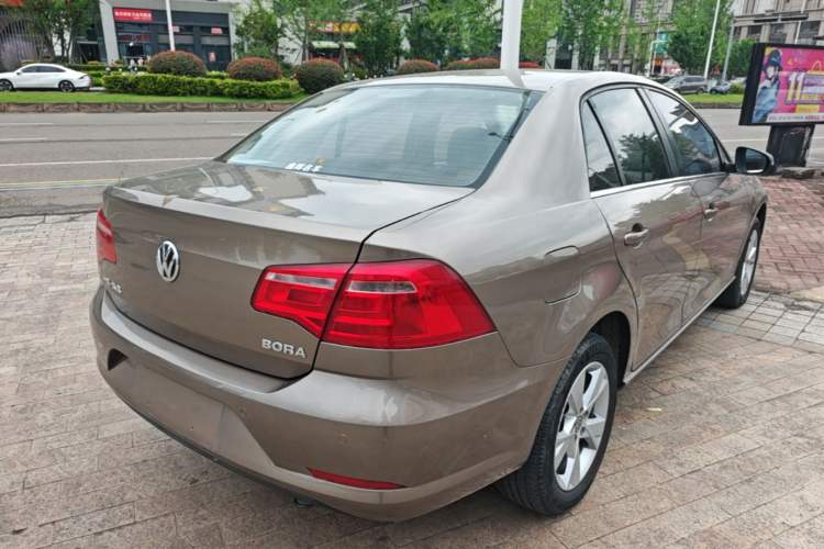 Used Volkswagen Bora 2014 1.6L Manual Comfort Model Rear Right 45 Deg