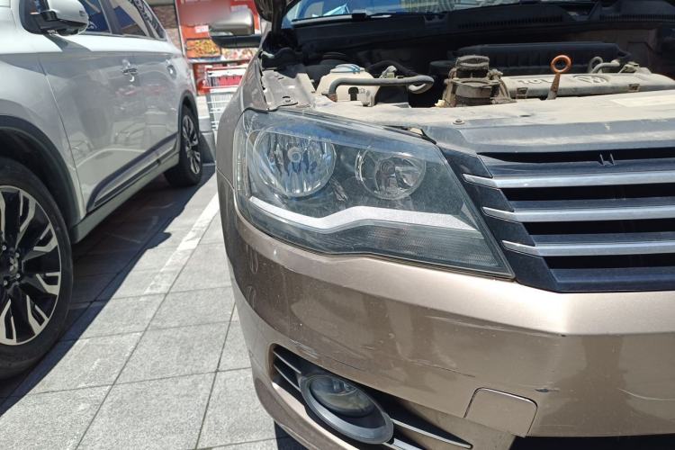 Used Volkswagen Bora 2014 1.6L Automatic Comfort Model Right Front Headlight