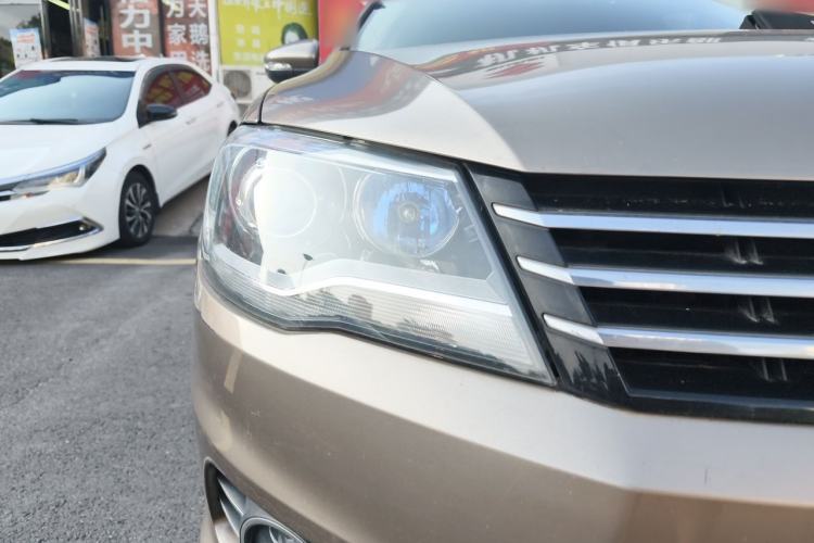 Used Volkswagen Bora 2014 1.6L Automatic Luxury Model Right Front Headlight
