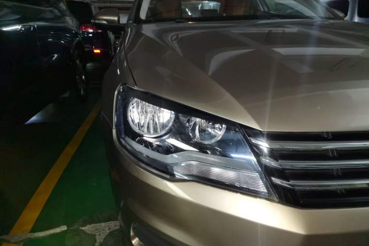 Used Volkswagen Bora 2014 1.6L Automatic Fashion Model Right Front Headlight
