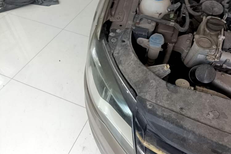 Used Volkswagen Bora 2014 1.6L Automatic Comfort Model Right Front Headlight