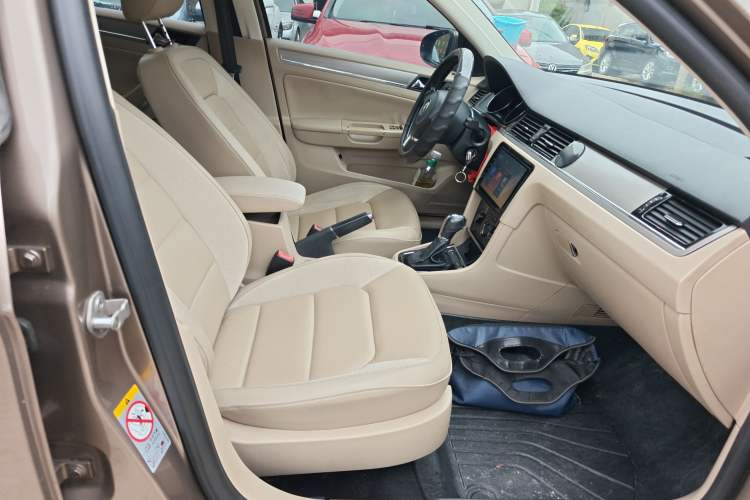 Used Volkswagen Bora 2014 1.6L Automatic Comfort Model Right Front Seat