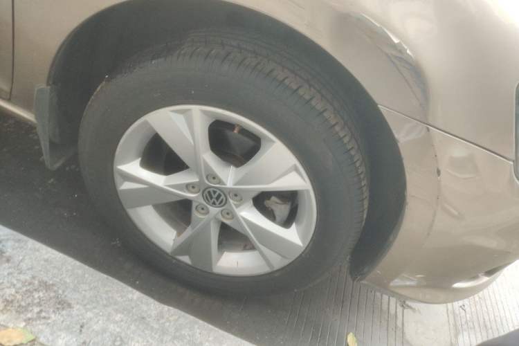 Used Volkswagen Bora 2014 1.6L Automatic Comfort Model Right Front Wheel Hub