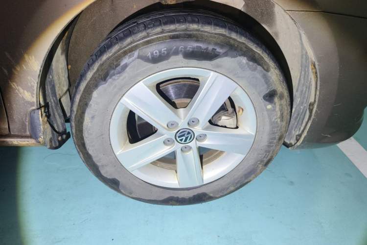 Used Volkswagen Bora 2014 1.6L Automatic Fashion Model Right Front Wheel Hub