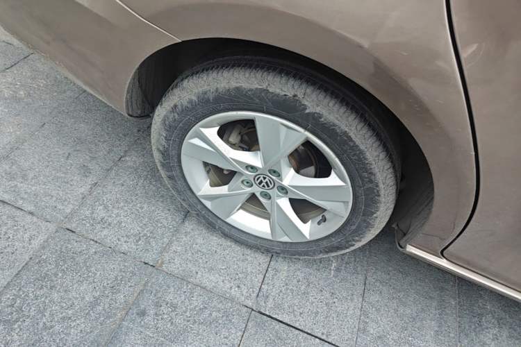 Used Volkswagen Bora 2014 1.4TSI Automatic Comfort Model Right Rear Wheel Hub