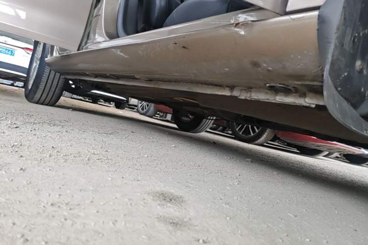 Used Volkswagen Bora 2014 1.6L Automatic Fashion Model Right Side Sill