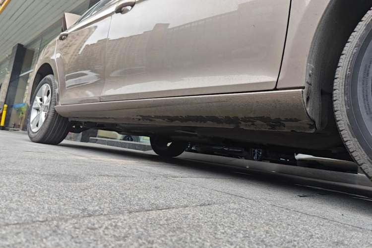 Used Volkswagen Bora 2014 1.4TSI Automatic Comfort Model Right Side Sill