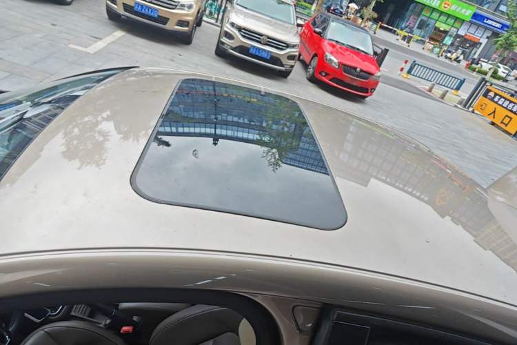 Used Volkswagen Bora 2014 1.4TSI Automatic Comfort Model Roof