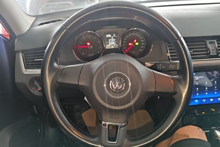 Used Volkswagen Bora 2014 1.6L Automatic Fashion Model Steering Wheel