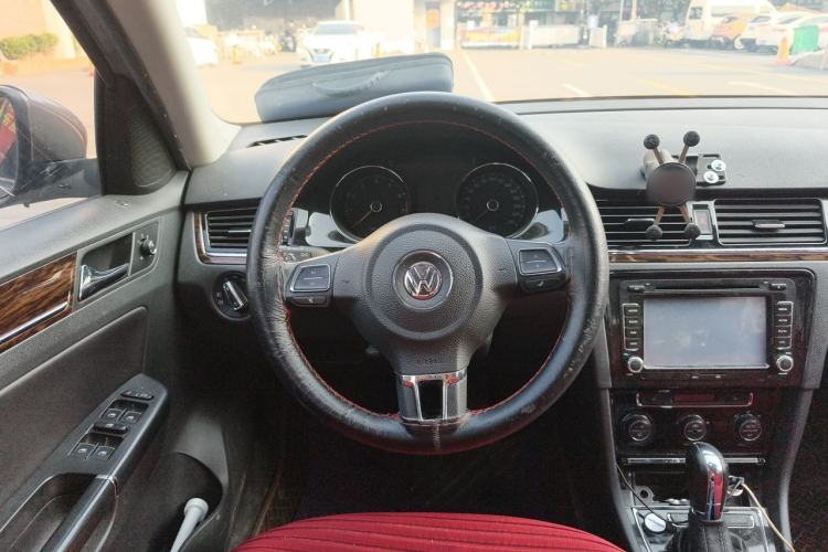Used Volkswagen Bora 2014 1.6L Automatic Luxury Model Steering Wheel