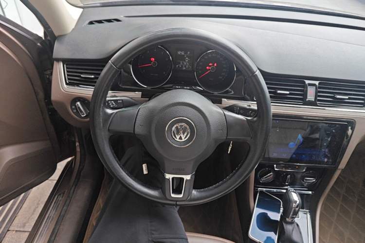 Used Volkswagen Bora 2014 1.4TSI Automatic Comfort Model Steering Wheel