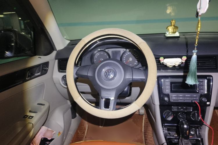 Used Volkswagen Bora 2014 1.6L Automatic Fashion Model Steering Wheel