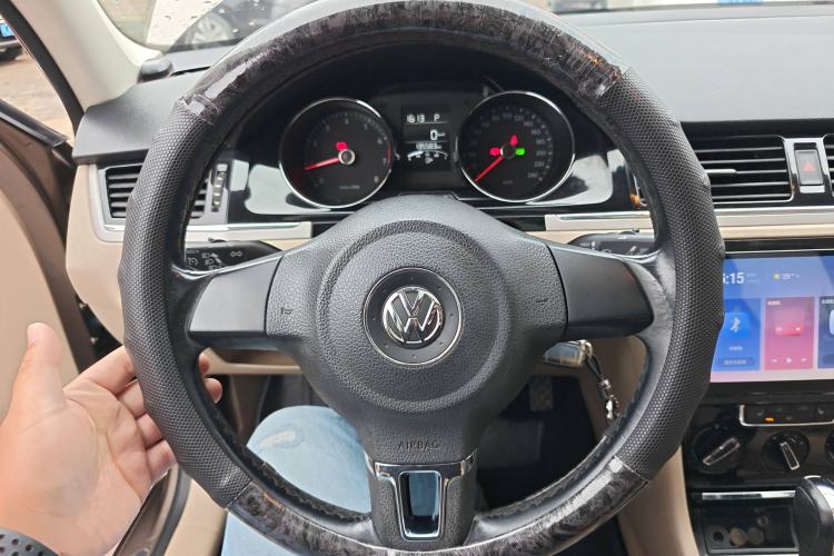 Used Volkswagen Bora 2014 1.6L Automatic Comfort Model Steering Wheel