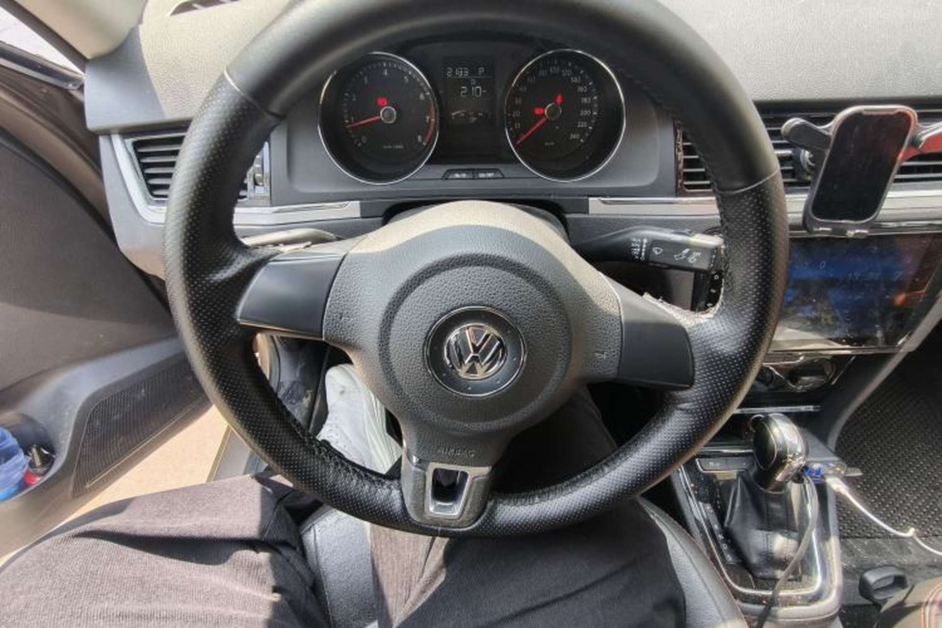 Used Volkswagen Bora 2014 1.6L Automatic Fashion Model Steering Wheel