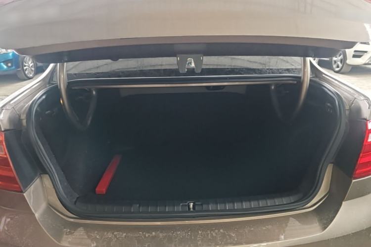 Used Volkswagen Bora 2014 1.6L Automatic Fashion Model Trunk