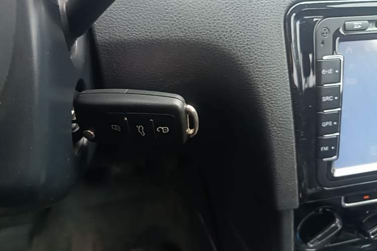 Used Volkswagen Bora 2014 1.6L Manual Fashion Edition Vehicle Key