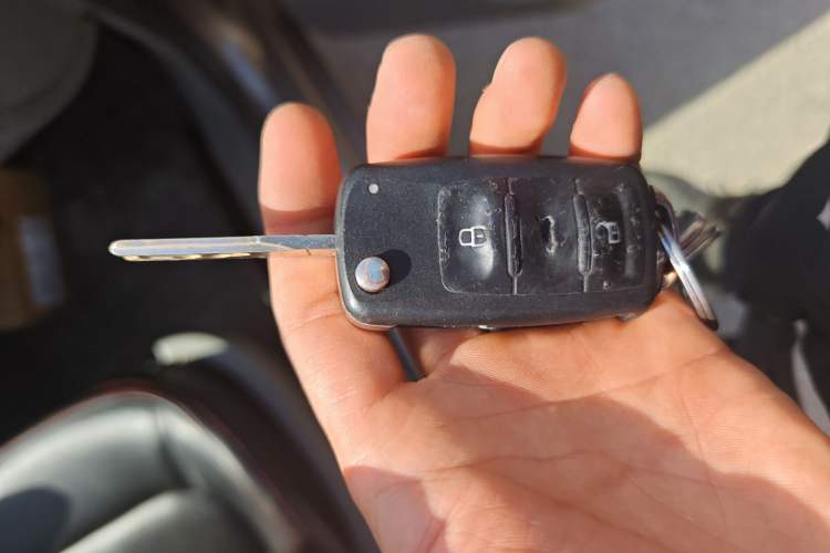 Used Volkswagen Bora 2014 1.6L Manual Fashion Edition Vehicle Key