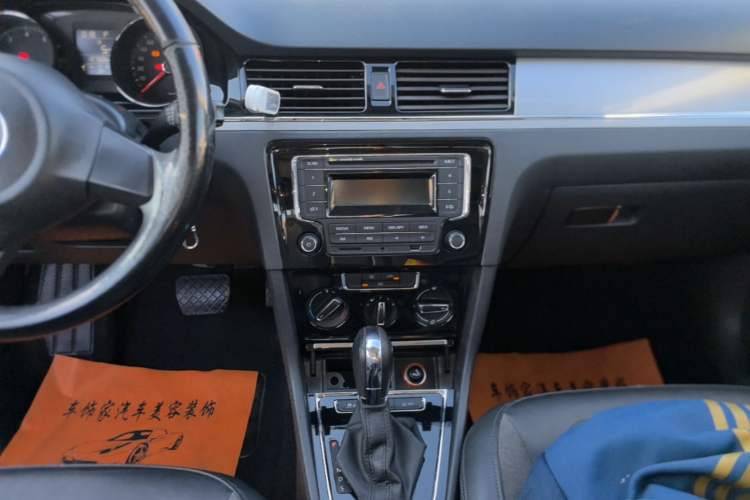 Used Volkswagen Bora 2014 1.6L Automatic Comfort Model Audio And AC Panel