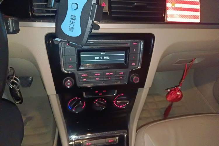 Used Volkswagen Bora 2014 1.6L Manual Comfort Model Audio And AC Panel
