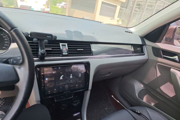 Used Volkswagen Bora 2014 1.6L Manual Fashion Edition Audio And AC Panel