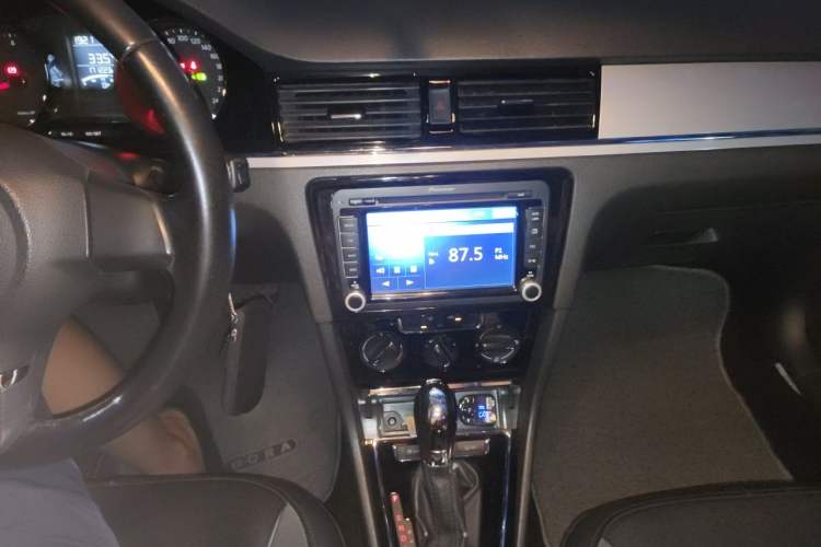 Used Volkswagen Bora 2014 1.6L Automatic Comfort Model Audio And AC Panel