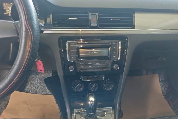 Used Volkswagen Bora 2014 1.6L Automatic Comfort Model Audio And AC Panel