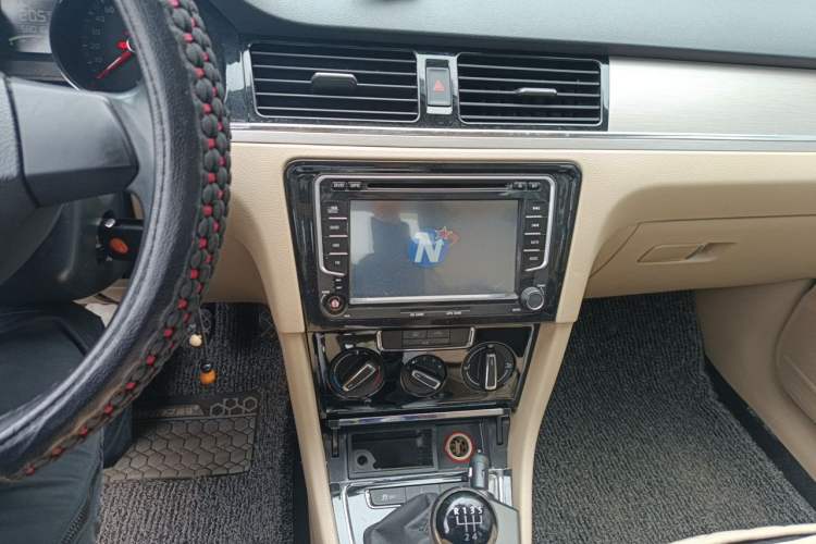 Used Volkswagen Bora 2014 1.6L Manual Comfort Model Audio And AC Panel