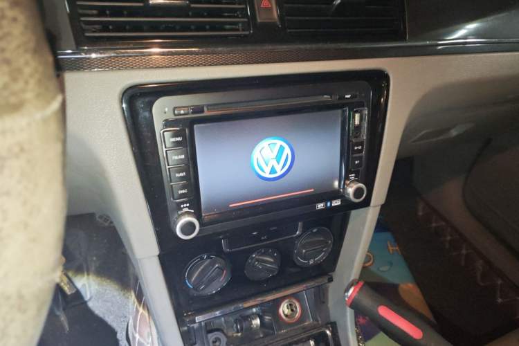 Used Volkswagen Bora 2014 1.6L Manual Fashion Edition Audio And AC Panel