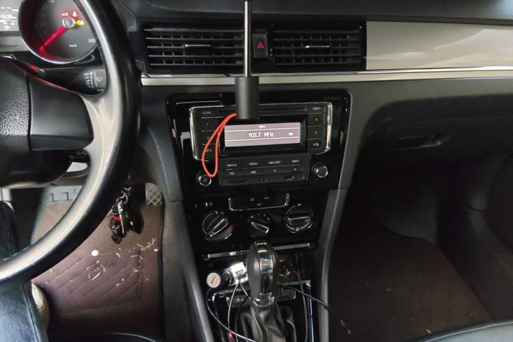 Used Volkswagen Bora 2014 1.6L Automatic Comfort Model Audio And AC Panel