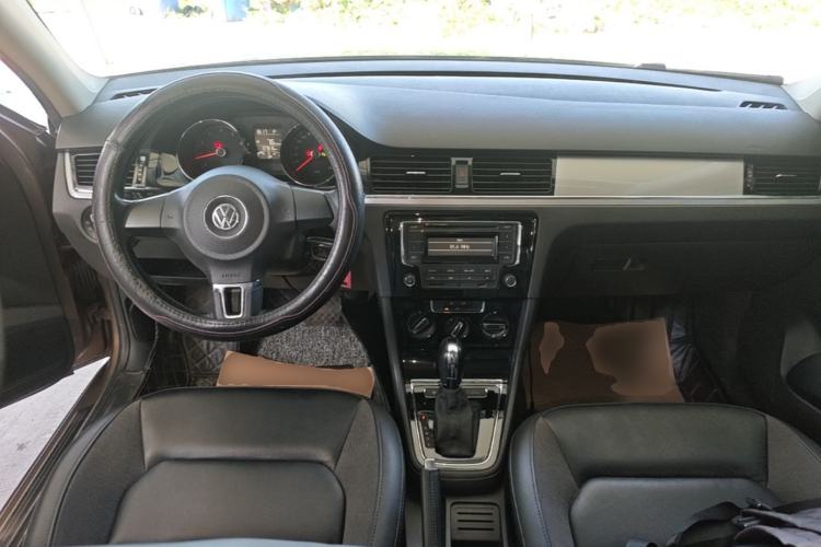 Used Volkswagen Bora 2014 1.6L Automatic Comfort Model Center Console
