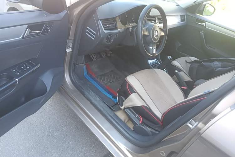 Used Volkswagen Bora 2014 1.6L Manual Fashion Edition Driver Seat