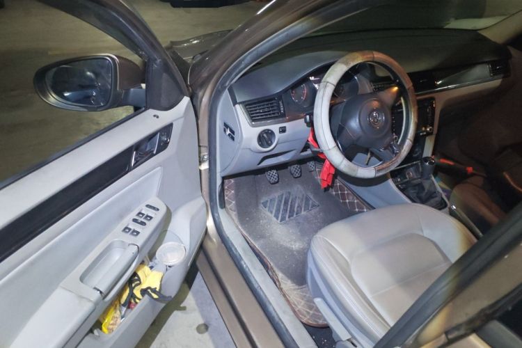 Used Volkswagen Bora 2014 1.6L Manual Fashion Edition Driver Seat