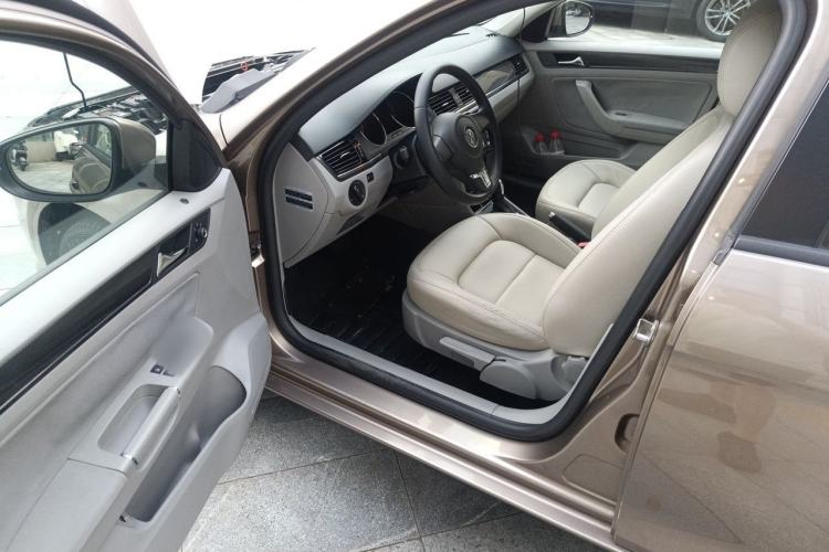 Used Volkswagen Bora 2014 1.6L Automatic Fashion Model Driver Seat