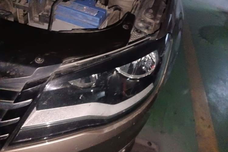 Used Volkswagen Bora 2014 1.6L Manual Comfort Model Engine Bay Left