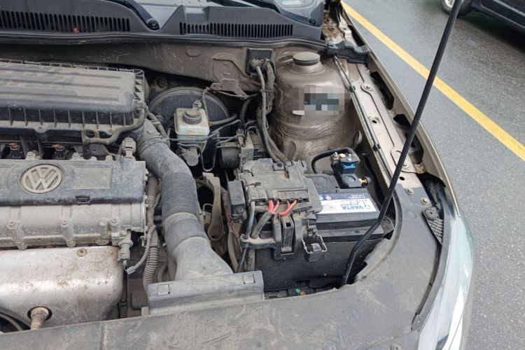 Used Volkswagen Bora 2014 1.6L Manual Comfort Model Engine Bay Left