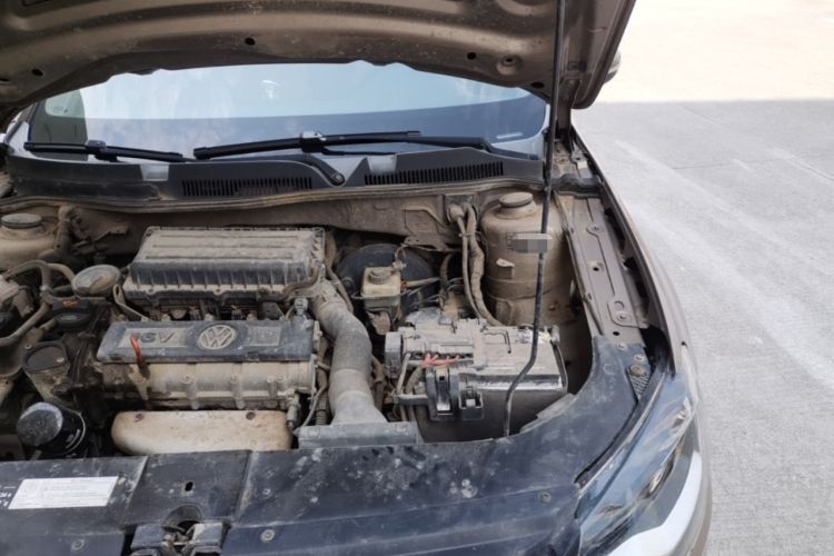 Used Volkswagen Bora 2014 1.6L Manual Fashion Edition Engine Bay Left