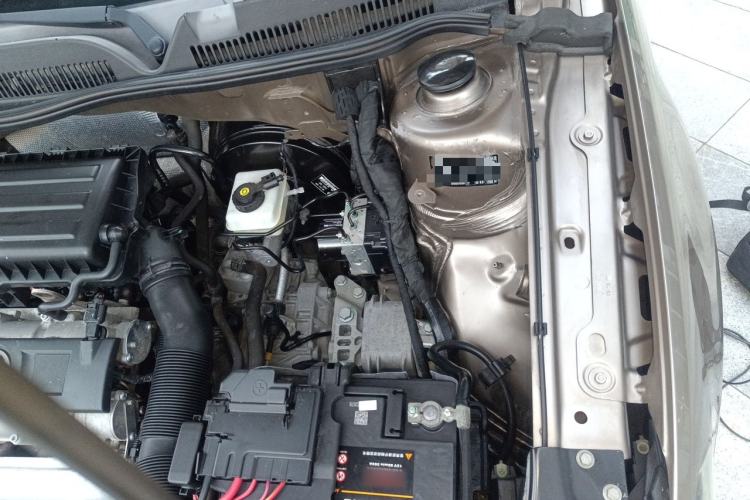 Used Volkswagen Bora 2014 1.6L Automatic Fashion Model Engine Bay Left