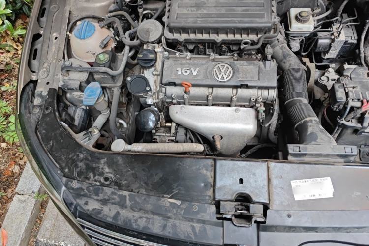 Used Volkswagen Bora 2014 1.6L Manual Comfort Model Engine Bay Right