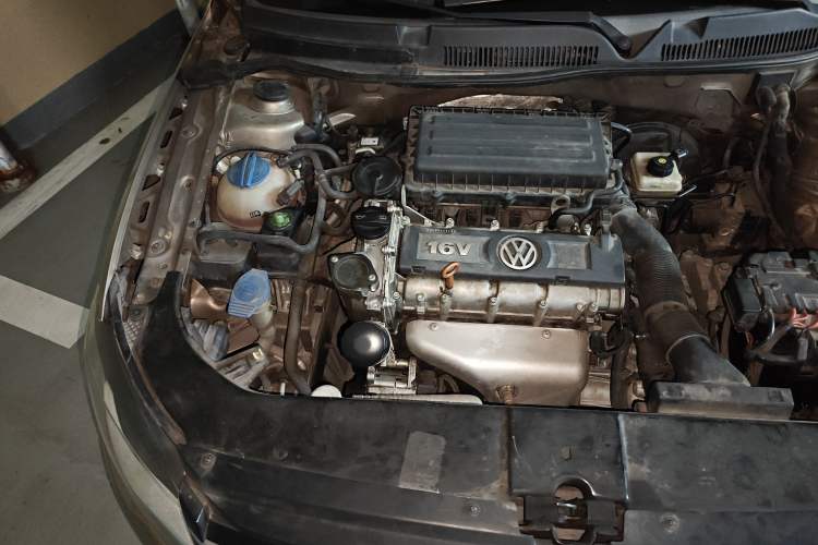Used Volkswagen Bora 2014 1.6L Automatic Comfort Model Engine Bay Right