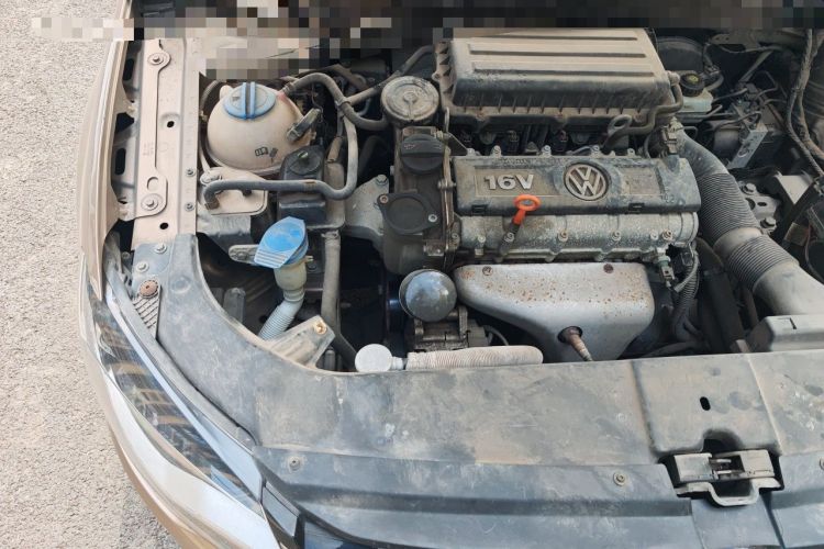 Used Volkswagen Bora 2014 1.6L Manual Fashion Edition Engine Bay Right