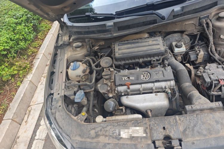 Used Volkswagen Bora 2014 1.6L Manual Comfort Model Engine Bay Right