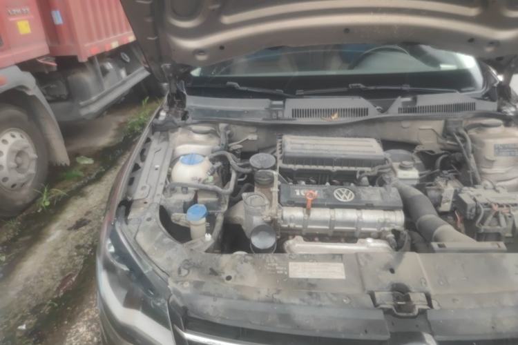 Used Volkswagen Bora 2014 1.6L Manual Comfort Model Engine Bay Right
