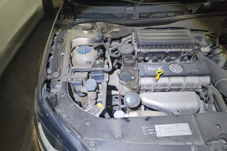 Used Volkswagen Bora 2014 1.6L Manual Fashion Edition Engine Bay Right