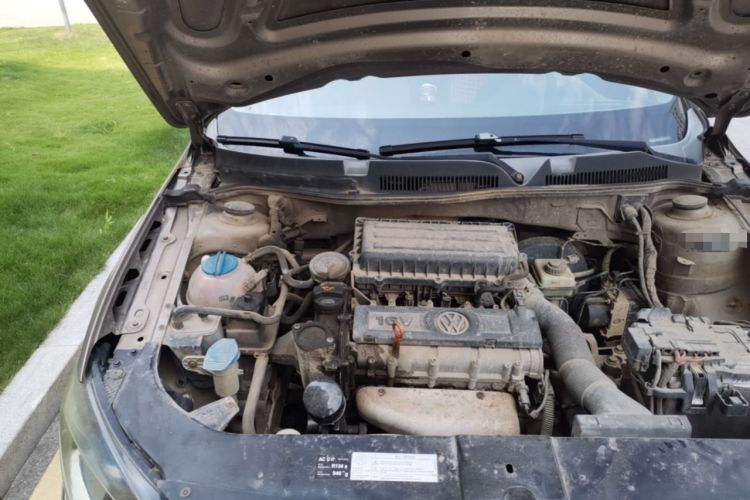 Used Volkswagen Bora 2014 1.6L Manual Fashion Edition Engine Bay Right