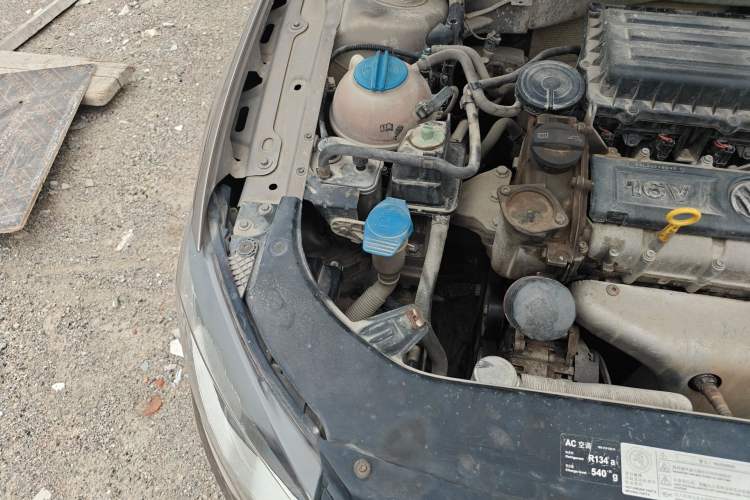 Used Volkswagen Bora 2014 1.6L Manual Comfort Model Engine Bay Right